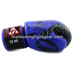 Gants de boxe thai Twins FBGVL3-50 "Wolf" Noir et Bleu | Gants