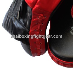 Pattes d'ours "Punching mitts" incurvés Fairtex rouge/noir | Equipements